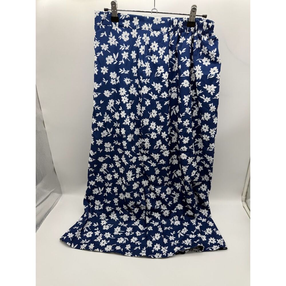 Herloatomia size med blue/  white  flowers